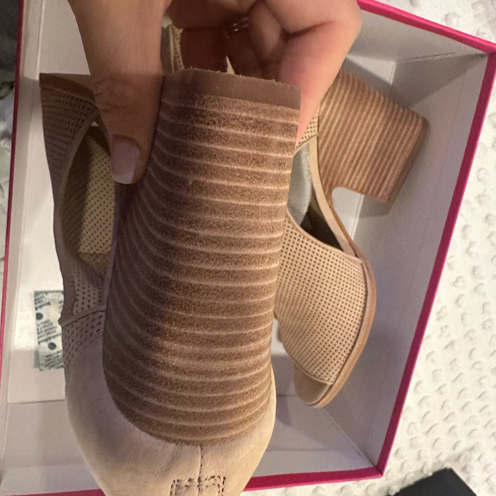 Vince Camuto shoes - Picture 3 of 4